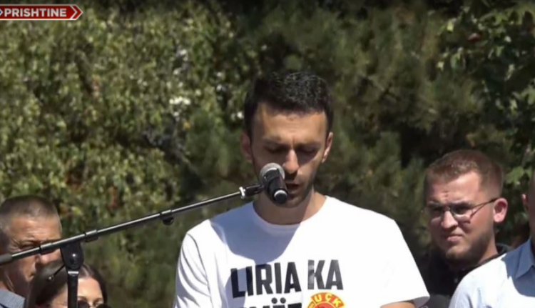 Protesta pro UÇK-së/ Djali i Jakup Krasniqit: Të bashkohemi përtej partive e ndasive! Historinë e Çlirimtarëve s’mund ta fshijë askush