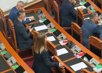 Marjana Koçeku largohet edhe nga rreshti i Partisë Socialiste, i bashkohet deputetëve të opozitës