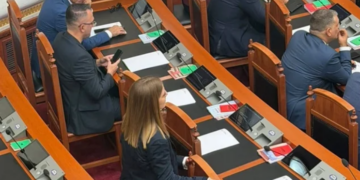 Marjana Koçeku largohet edhe nga rreshti i Partisë Socialiste, i bashkohet deputetëve të opozitës