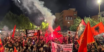 Në gjithë Kosovën sot protestohet kundër vendimit të Gjykatës së Hagës ndaj ish-krerëve të UÇK-së