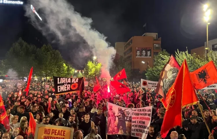 Në gjithë Kosovën sot protestohet kundër vendimit të Gjykatës së Hagës ndaj ish-krerëve të UÇK-së