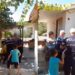 Kryefamiljari në Kuçovë merret zvarrë nga policia në sy të fëmijëve