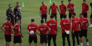 Kuqezinjtë zbarkojnë në ‘Shtëpinë e Futbollit’, Shqipëria nis përgatitjet për Ligën e Kombeve