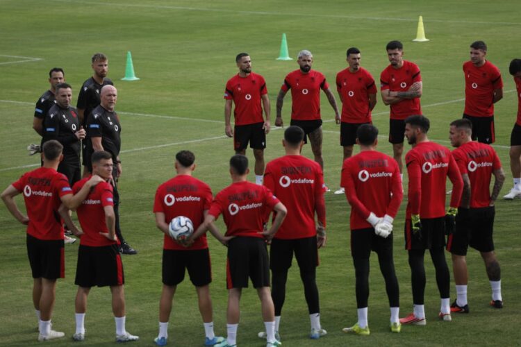 Kuqezinjtë zbarkojnë në ‘Shtëpinë e Futbollit’, Shqipëria nis përgatitjet për Ligën e Kombeve
