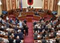 Kuvendi i Shqipërisë dënon vendimin e Hagës për 4 ish-krerët e UÇK: Besojmë në pafajësinë e çlirimtarëve