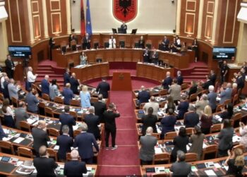 Kuvendi i Shqipërisë dënon vendimin e Hagës për 4 ish-krerët e UÇK: Besojmë në pafajësinë e çlirimtarëve