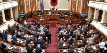 Kuvendi i Shqipërisë dënon vendimin e Hagës për 4 ish-krerët e UÇK: Besojmë në pafajësinë e çlirimtarëve