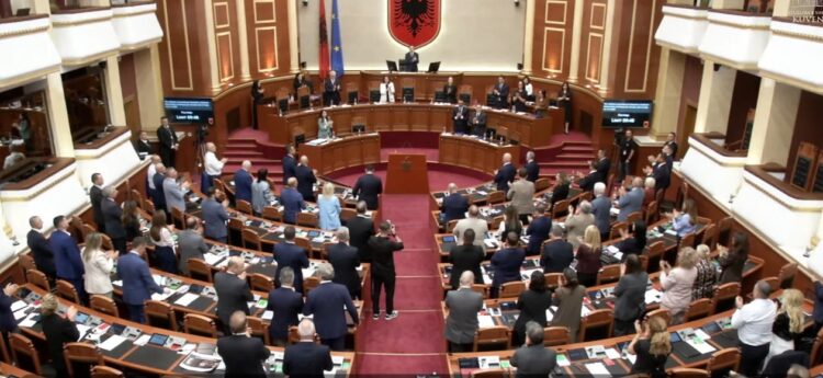 Kuvendi i Shqipërisë dënon vendimin e Hagës për 4 ish-krerët e UÇK: Besojmë në pafajësinë e çlirimtarëve