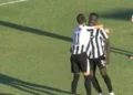 Kaos në Kurbin, Vllaznia mbetet me 10 lojtarë, arbitri zbraz stadiumin