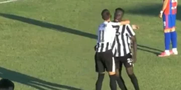 Kaos në Kurbin, Vllaznia mbetet me 10 lojtarë, arbitri zbraz stadiumin