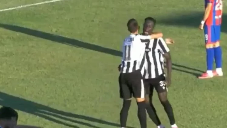 Kaos në Kurbin, Vllaznia mbetet me 10 lojtarë, arbitri zbraz stadiumin