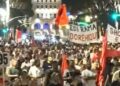 Studentët, gratë dhe vajzat udhëheqin marshimin/ Rrethohet Kryeministria