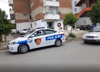 Vdekja e 36-vjeçarit që u hodh nga pallati, arrestohet babai i ish bashkëjetueses së tij!