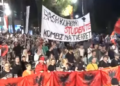 Mbyllen fjalimet te Kryeministria, marshimin e marrin në dorë studentët, gratë dhe vajzat