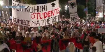 “Ju erdhi fundi!”- Qytetarët nisin marshimin nëpër rrugës e Tiranës: Studentët po bëjnë revolucion!