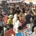 Revolta kundër Ramës/ Pas fjalimeve te Kryeministria, qytetarët marshojnë në rrugët e Tiranës: Ju erdhi fundi