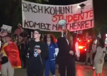 Mbyllet protesta e 119 kundër Ramës! Qytetarët të vendosur, nuk ndalen deri në largimin e kryeministrit: Ju erdhi fundi!