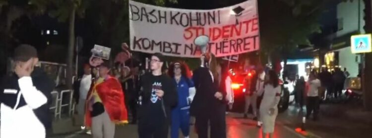 Mbyllet protesta e 119 kundër Ramës! Qytetarët të vendosur, nuk ndalen deri në largimin e kryeministrit: Ju erdhi fundi!