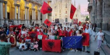 Milano në mbështetje të protestave në Tiranë, shqiptarët bëjnë thirrje për marshim masiv më 20 shtator
