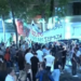 “Ministri e vdekjes”/ Protestuesit gjatë marshimit ndalen te “Shëndetësia”