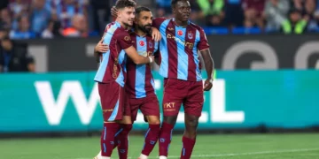 Shtriu rivalët në fushë dhe “shkundi rrjetën”, Trabzonspor e Salah i “heqin kapelen” Ernest Muçit