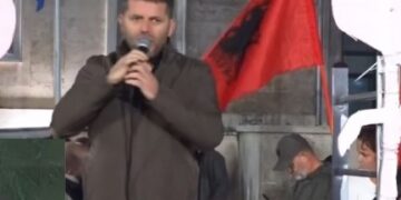 Aktivisti, thirrje ambasadorit të ri të SHBA: Na jepni një dorë të krijojmë një qeveri të fortë! Po na cenohet sovraniteti