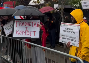 “Tradhtar i kombit”/ Shqiptarët nuk ndalen kundër Ramës, vijojnë protestat në New York