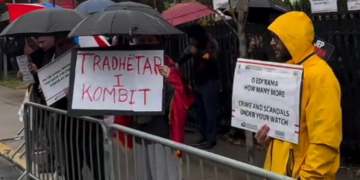 “Tradhtar i kombit”/ Shqiptarët nuk ndalen kundër Ramës, vijojnë protestat në New York