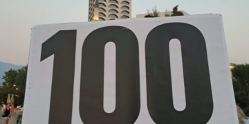 “Një shesh, mijëra zëra”/ Pankarta pikante në protestën e 100-të kundër Ramës
