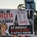 “Ministër për pacientët, jo për bizneset”- Qytetarët me pankarta: Dorëheqja e Evis Salës flet më shumë se 1 mijë premtime