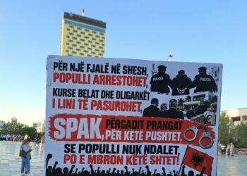 Parullat pikante në protestën e 110 kundër Ramës: Populli pa bukë, Belinda me vila…