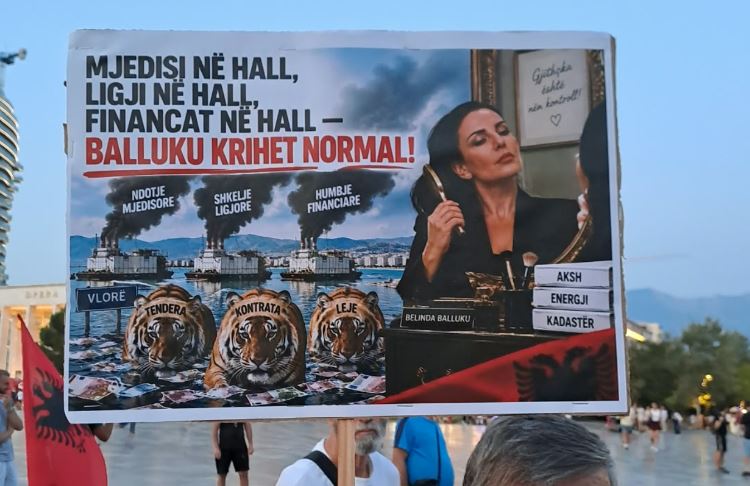 Protestuesit me pankarta pikante ndaj qeverisë: Financat në hall, Balluku krihet normal