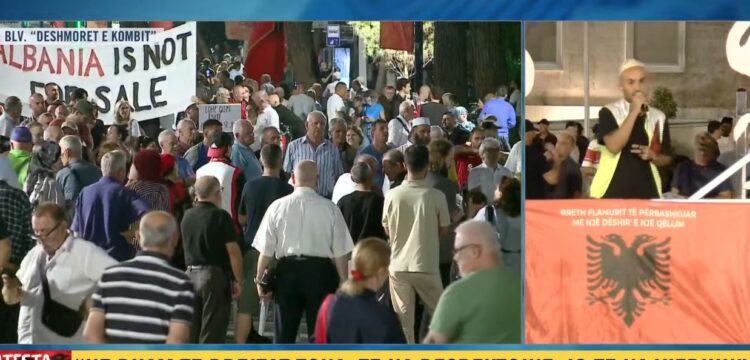 “Atje janë tradhtarët”, thirrja e protestës: Të gjithë të enjten në orën 10:00 te Parlamenti