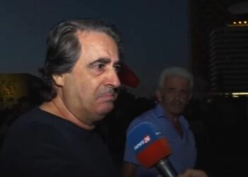 “Kjo është mrekulli shqiptare”/ Përlotet protestuesi: Vij nga Italia. Këta kriminelë menduan se na dëbuan, por për atdheun do japim dhe jetën