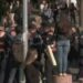 Nisin tensionet gjatë protestës pranë parlamentit, policia shoqëron dy persona