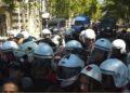 Përplasjet me policinë në protestë, 17 qytetarë janë shoqëruar në komisariate