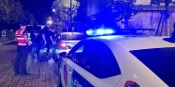 Të shtëna me armë në Laprakë, plagosen dy persona