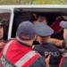 Rama u prit me protesta në takimin me strukturat në Vlorë, policia shoqëron 4 persona