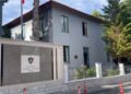 Transportonin emigrantë të paligjshëm, dy makinat përplasen me patrullën e policisë, shpallen në kërkim drejtuesit