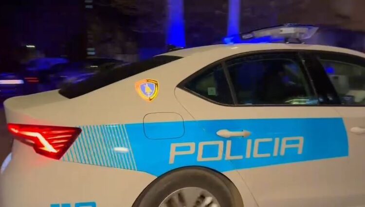 Plagoset me thikë një person pranë shkollës “Petro Nini Luarasi” në Tiranë
