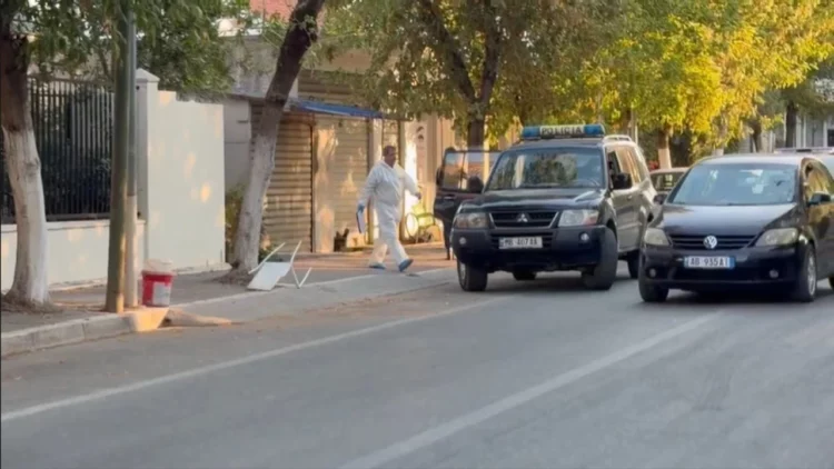 Tronditet Shkodra! 25-vjeçari qëllon me armë zjarri babë e bir, i riu ndërron jetë në spital (Emrat)