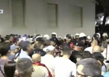 Efektivë, FNSH dhe autobot uji! Te Kryeministria shkojnë edhe krerët e lartë të Policisë