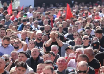 Lot dhe dhimbje! Qytetarët e Kosovës shpërthejnë kundër dënimit të ish-krerëve të UÇK: Mos flisni në emrin tonë