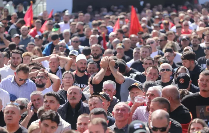 Lot dhe dhimbje! Qytetarët e Kosovës shpërthejnë kundër dënimit të ish-krerëve të UÇK: Mos flisni në emrin tonë
