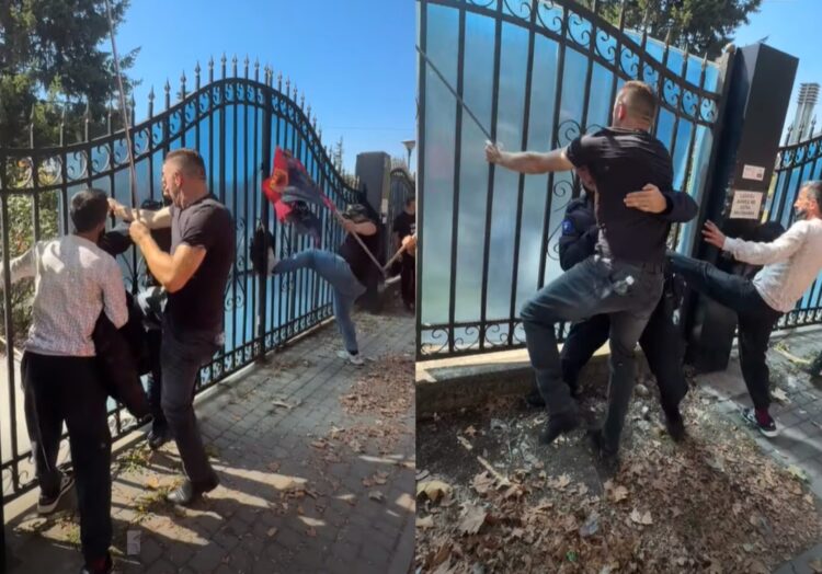 Tensionohet situata në Prishtinë, protestuesit tentojnë të futen brenda te EULEX