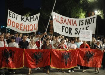 Sot dita e 113-të e revoltës, qytetarët vazhdojnë qëndresën kundër qeverisë: Edi Rama jep dorëheqjen!
