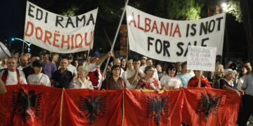 Sot dita e 113-të e revoltës, qytetarët vazhdojnë qëndresën kundër qeverisë: Edi Rama jep dorëheqjen!