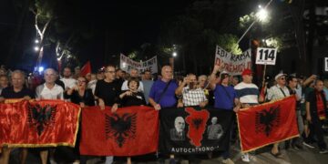 115 ditë qëndresë! Qytetarët në  protestë kundër qeverisë: Ta shpëtojmë  vendin nga kanceri, që e ka emrin Edi Rama