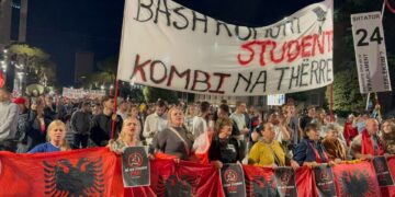 Protesta e 116 në Tiranë, shqiptarët në revoltë kundër qeverisë: Tani e ka radhën Rama për t’u arrrestuar