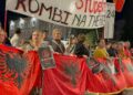 Efektivët bllokojnë lëvizjen e protestuesve në hyrje të ish-Bllokut: Polici e krimit!